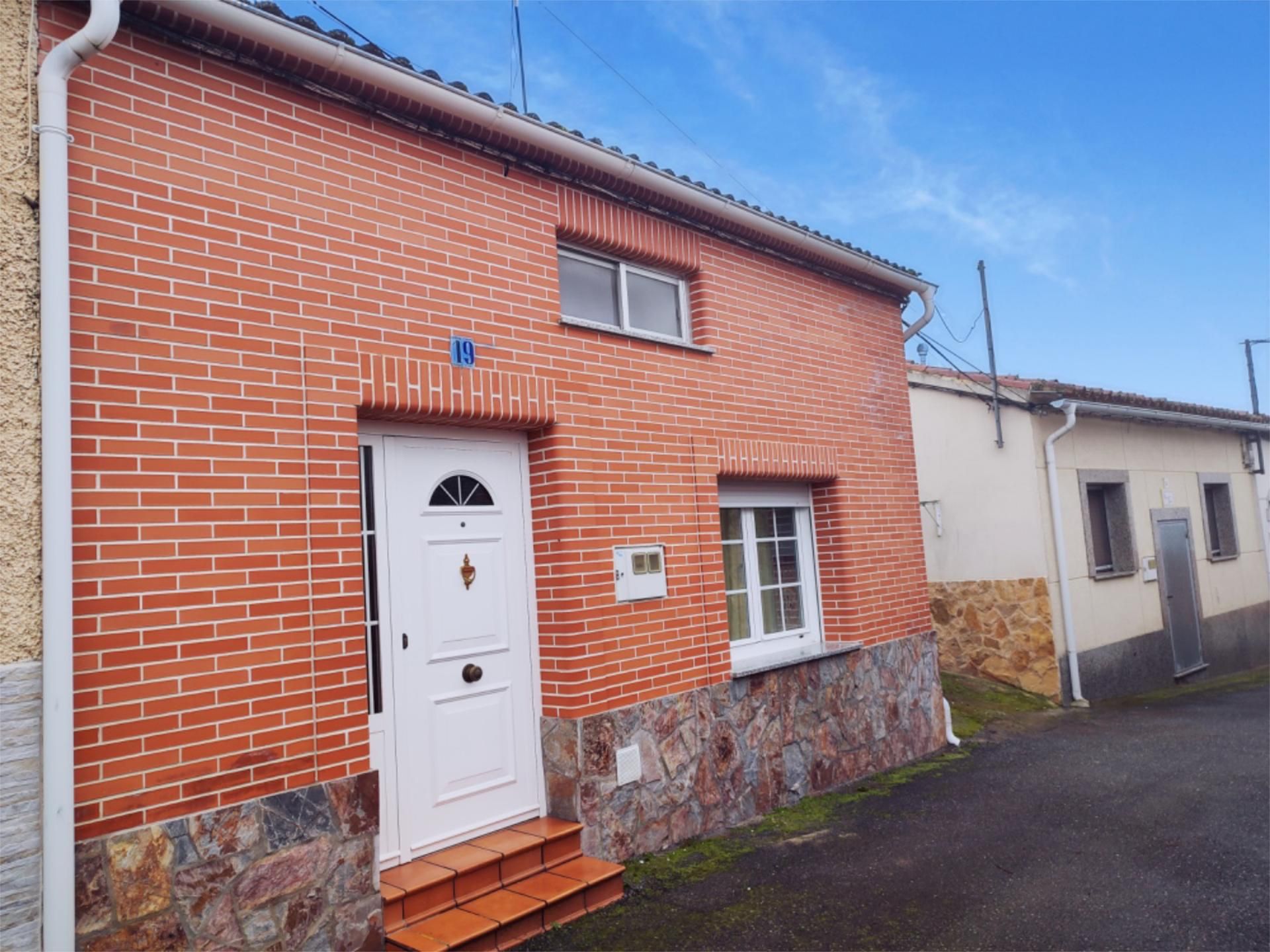 Exterior view of Single-family semi-detached for sale in Vallesa de la Guareña  with Heating and Furnished