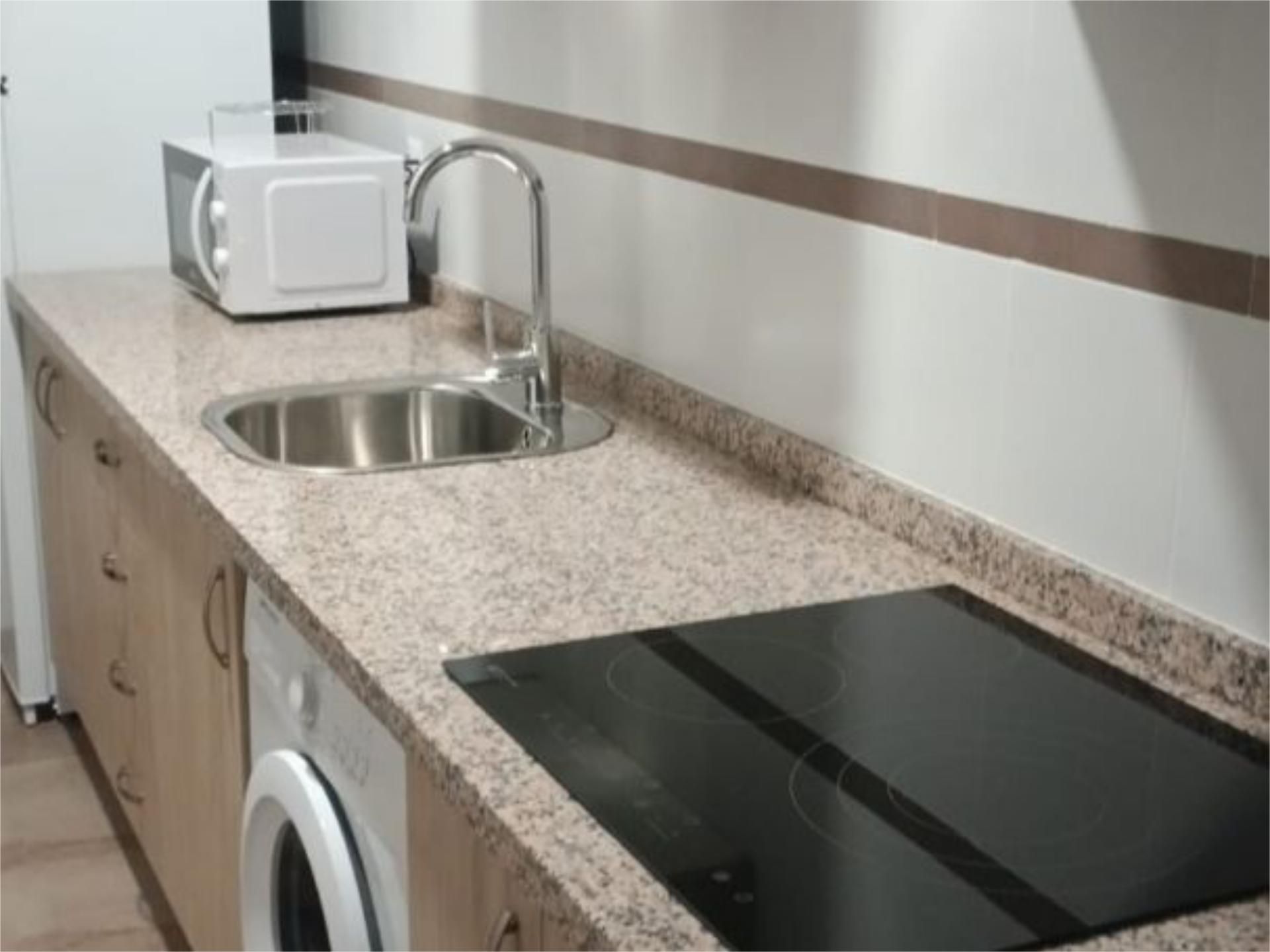 Cuina de Apartament de lloguer en Alosno amb Moblat