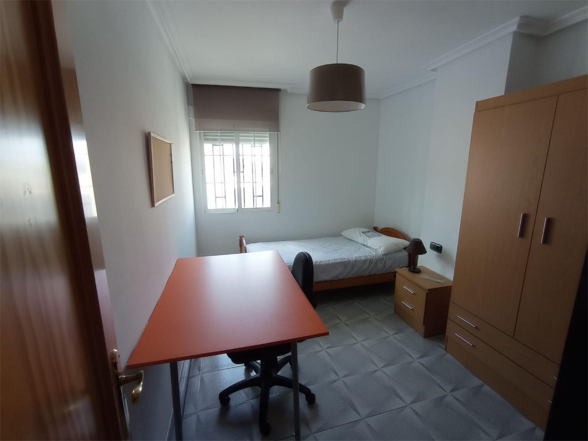 Bedroom of Flat to share in  Jaén Capital  with Air Conditioner, Heating and Terrace