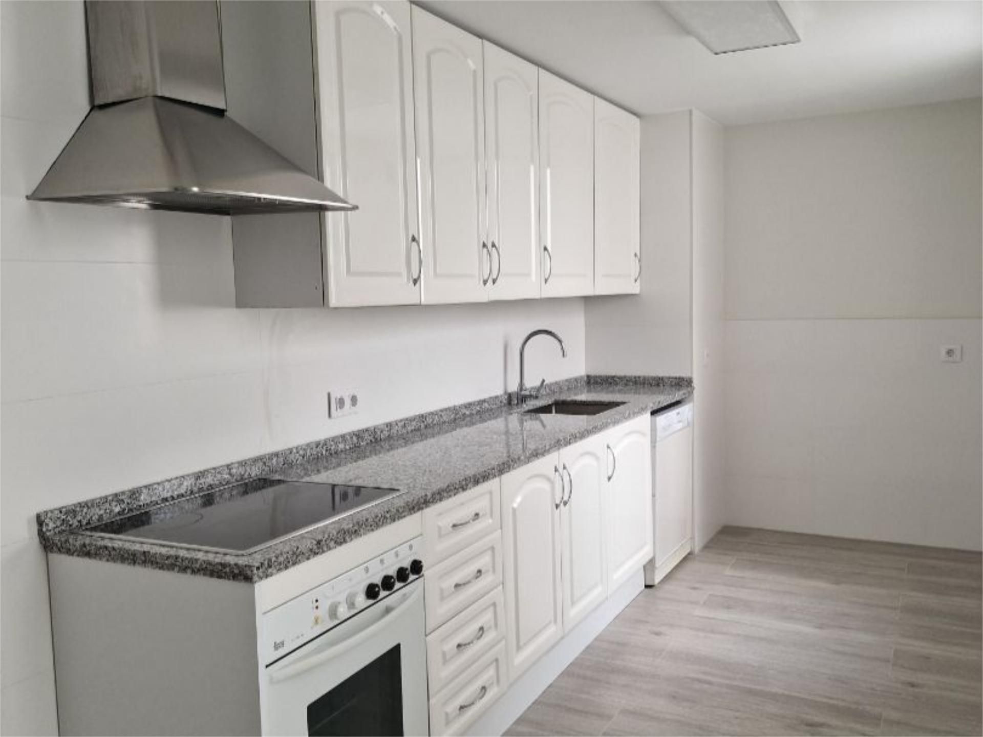 Kitchen of Flat to rent in  Sevilla Capital  with Air Conditioner, Terrace and Swimming Pool