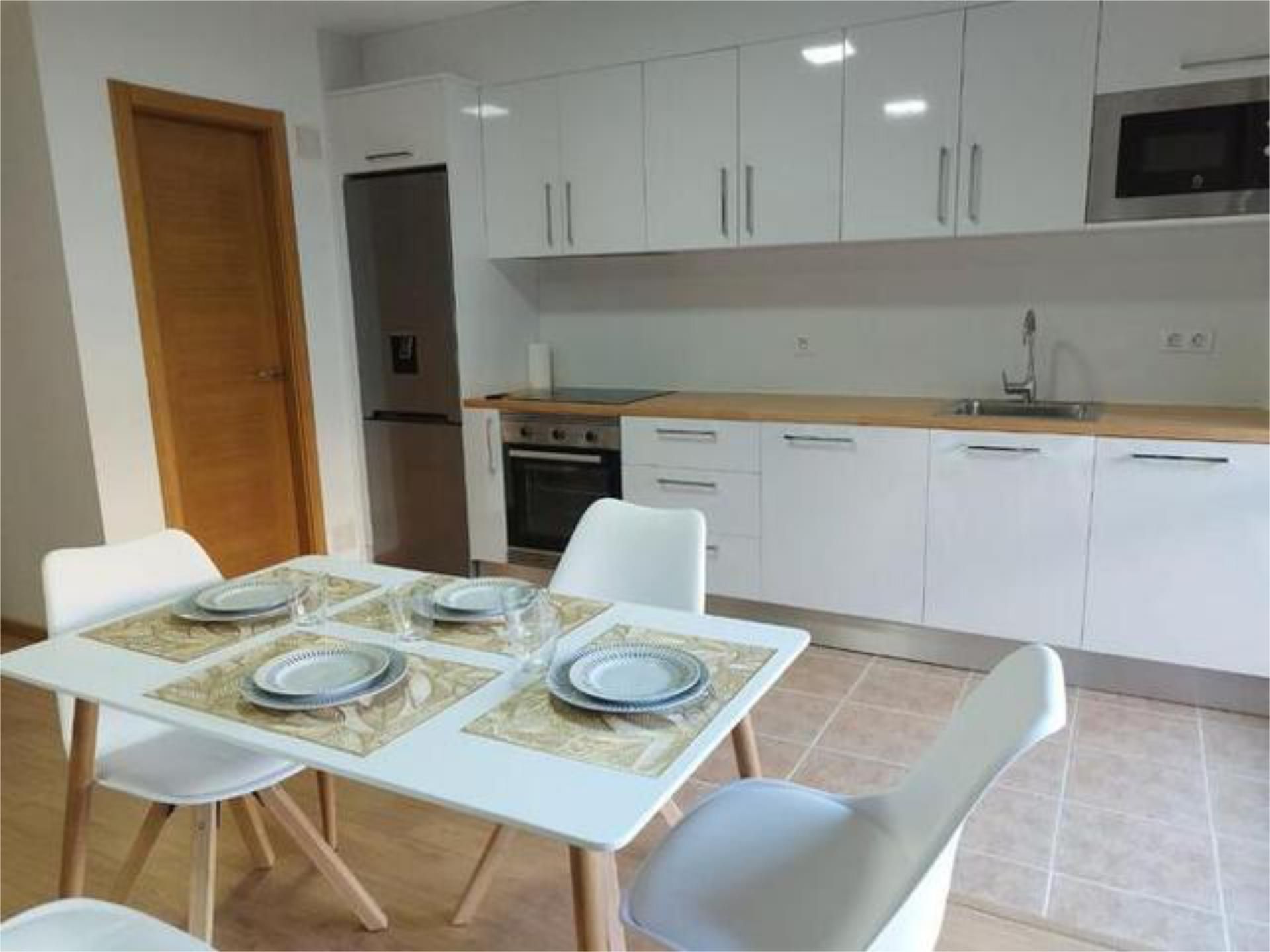 Cuina de Apartament de lloguer en Lalín amb Calefacció, Terrassa i Moblat