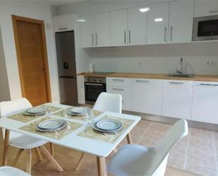 Cuina de Apartament de lloguer en Lalín amb Calefacció, Terrassa i Moblat