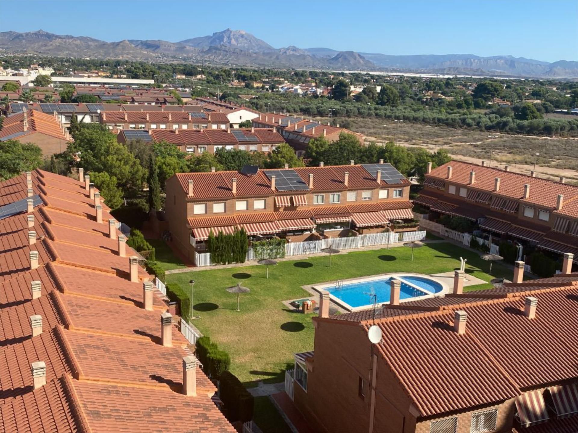 Vista exterior de Pis en venda en San Vicente del Raspeig / Sant Vicent del Raspeig amb Aire condicionat, Terrassa i Piscina