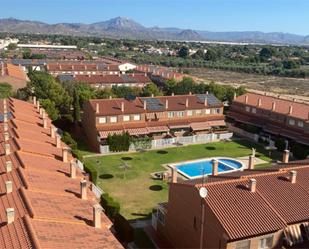 Vista exterior de Pis en venda en San Vicente del Raspeig / Sant Vicent del Raspeig amb Aire condicionat, Calefacció i Jardí privat