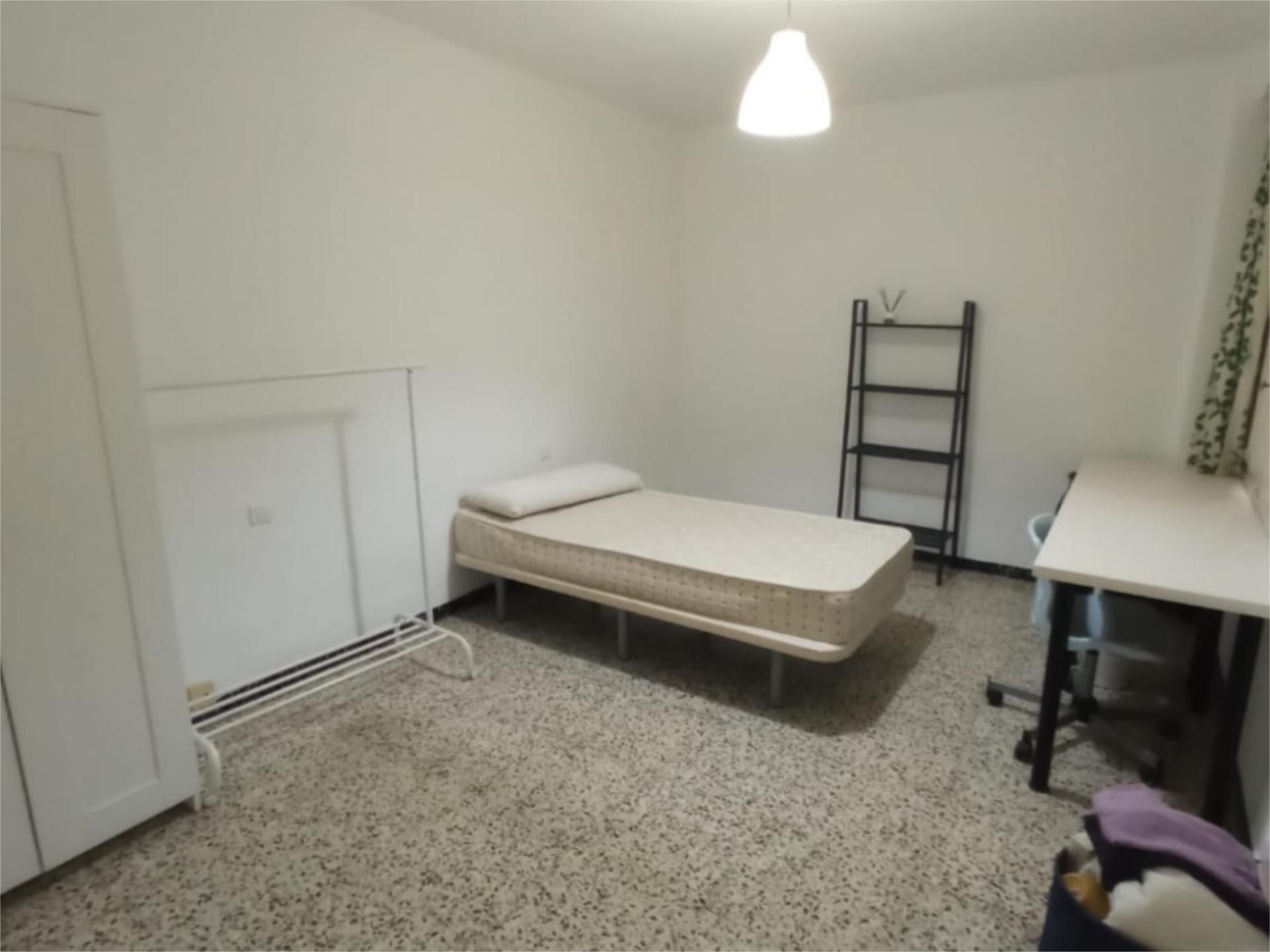 Habitación de Piso para compartir en  Murcia Capital con Amueblado y Balcón