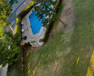 Swimming pool of Flat to rent in  Madrid Capital  with Air Conditioner, Heating and Private garden