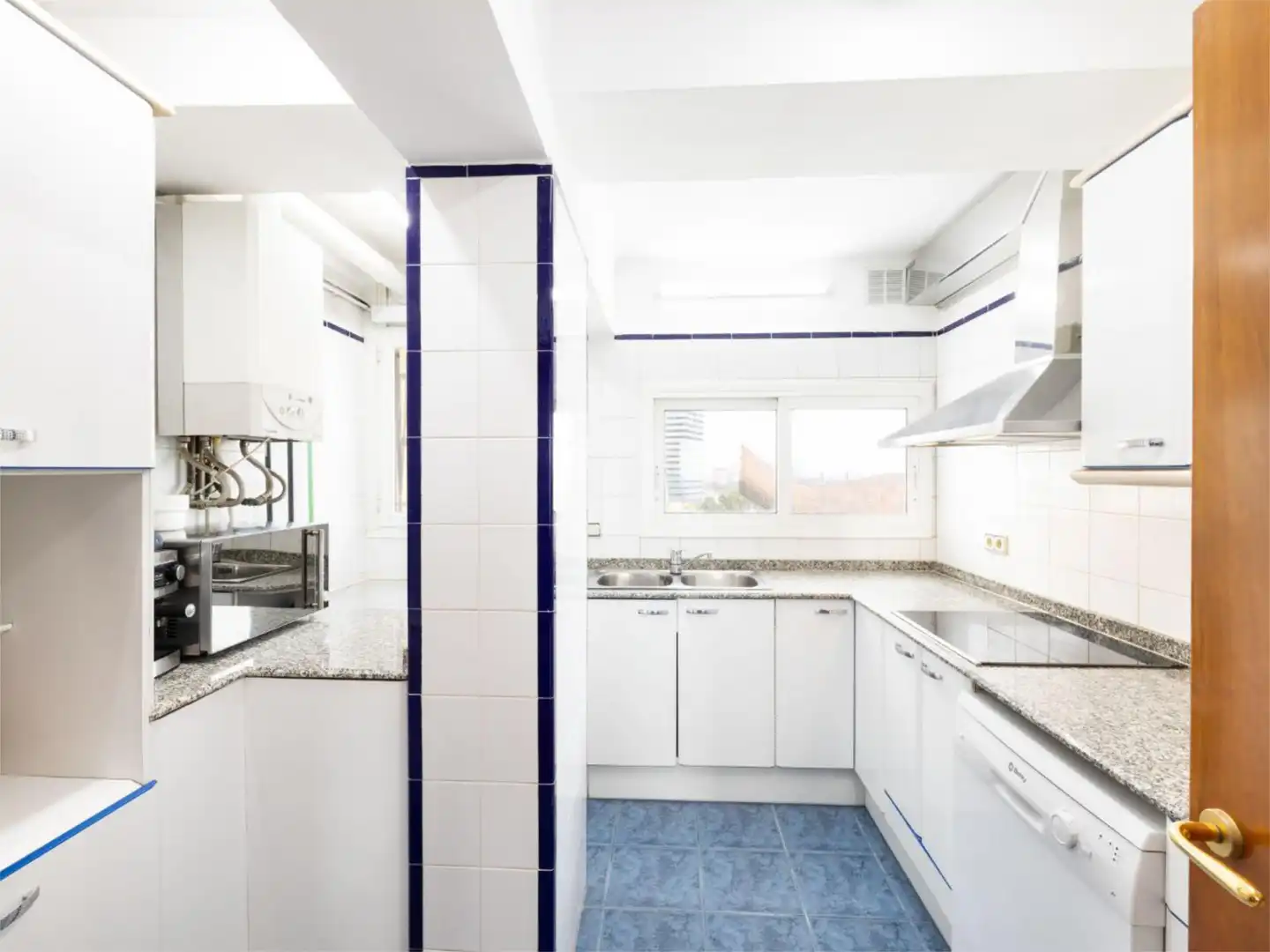 Küche von Wohnung zur untervermieten in Barcelona mit Klimaanlage, Heizung und Möbliert