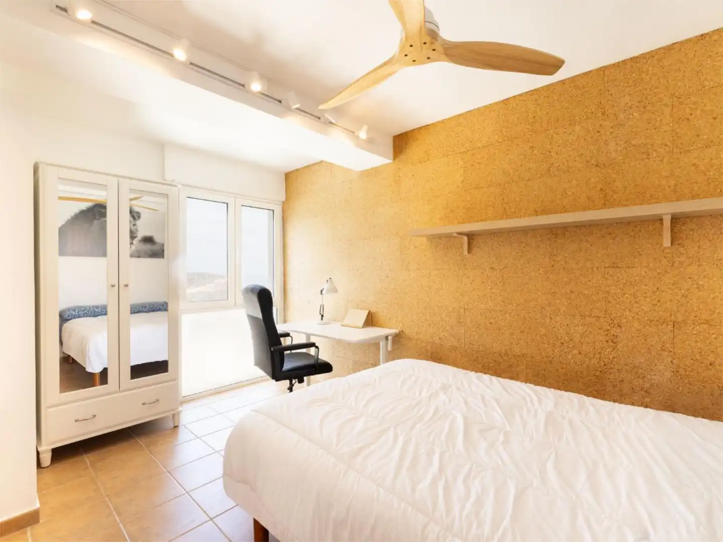 Schlafzimmer von Wohnung zur untervermieten in Barcelona mit Klimaanlage, Heizung und Möbliert