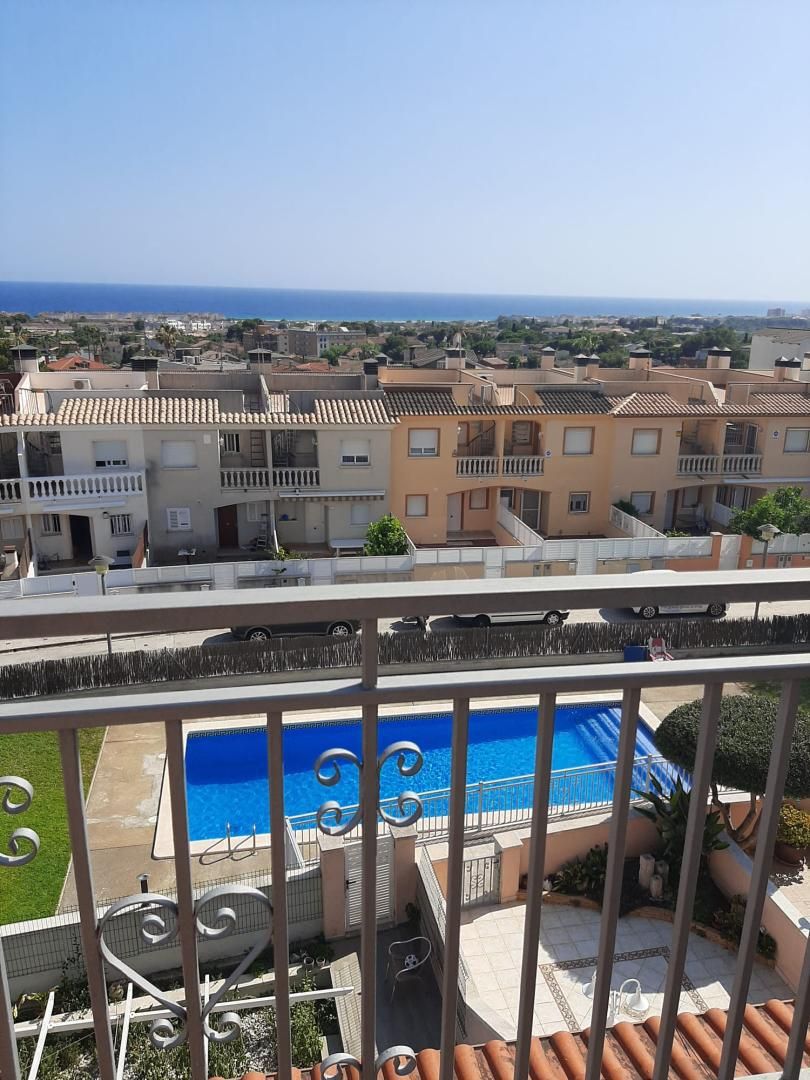 Exterior view of Single-family semi-detached to rent in El Vendrell  with Private garden, Terrace and Swimming Pool