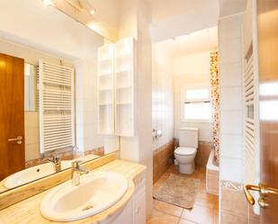 Bathroom of Flat to share in  Barcelona Capital  with Air Conditioner, Heating and Furnished