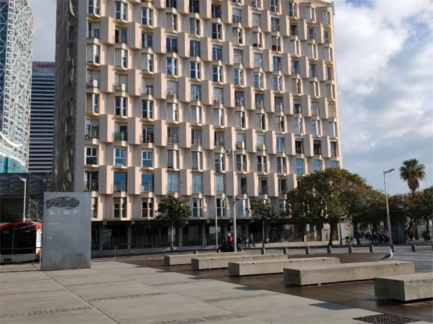Außenansicht von Wohnung zur untervermieten in Barcelona mit Klimaanlage, Heizung und Möbliert