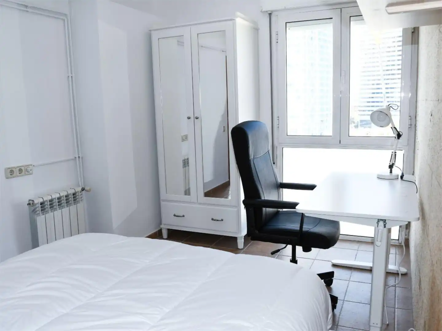Schlafzimmer von Wohnung zur untervermieten in Barcelona mit Klimaanlage, Heizung und Möbliert