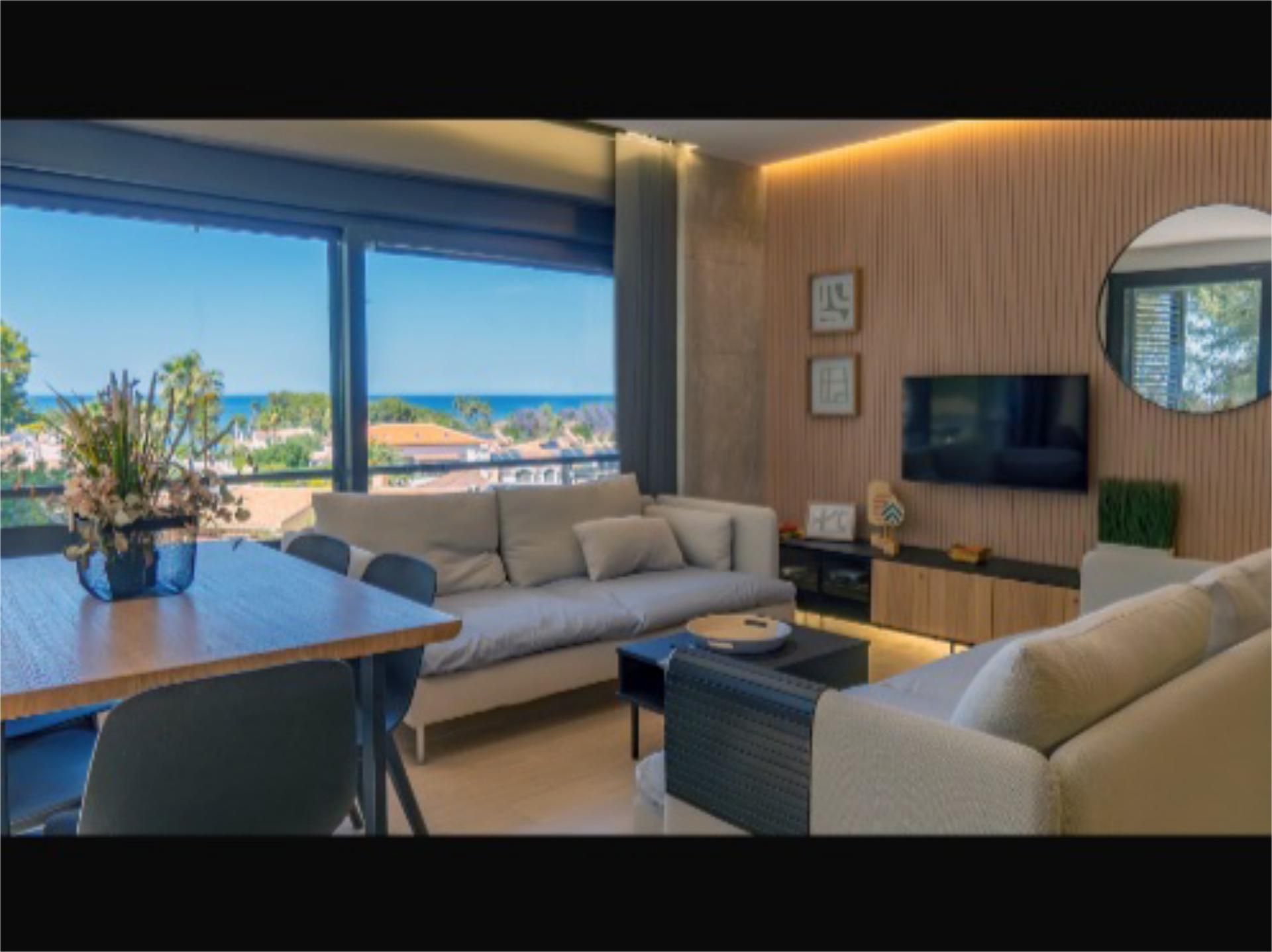 Sala d'estar de Pis de lloguer en Dénia amb Aire condicionat, Jardí privat i Parquet