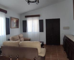 Sala d'estar de Casa o xalet de lloguer en Colmenar amb Jardí privat, Terrassa i Moblat