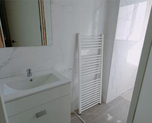 Bathroom of Apartment to rent in Valladolid Capital  with Heating, Parquet flooring and Furnished