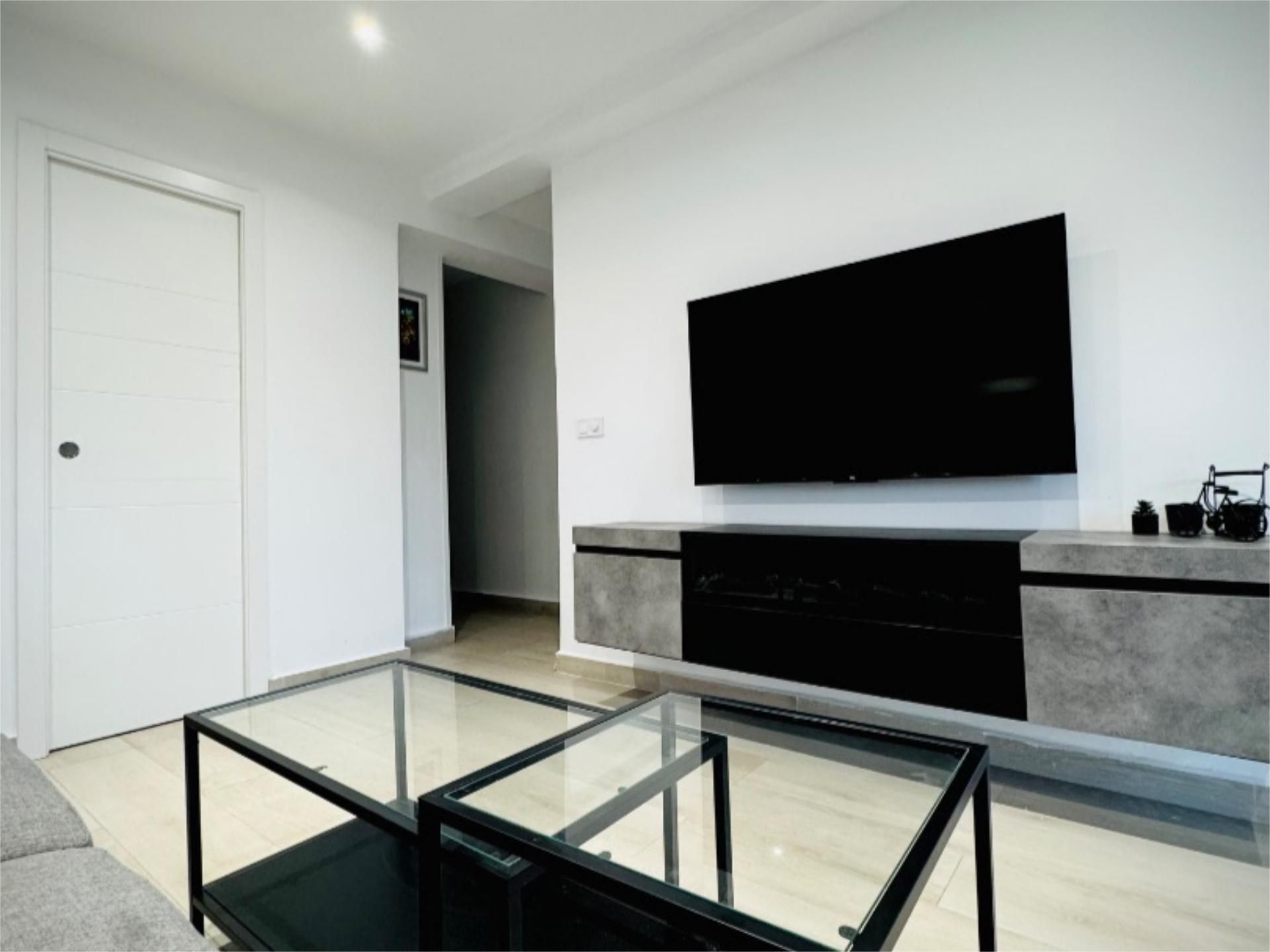 Living room of Flat for sale in  Sevilla Capital  with Air Conditioner, Heating and Furnished