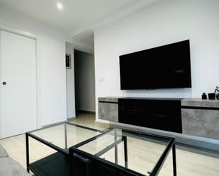 Living room of Flat for sale in  Sevilla Capital  with Air Conditioner, Heating and Furnished