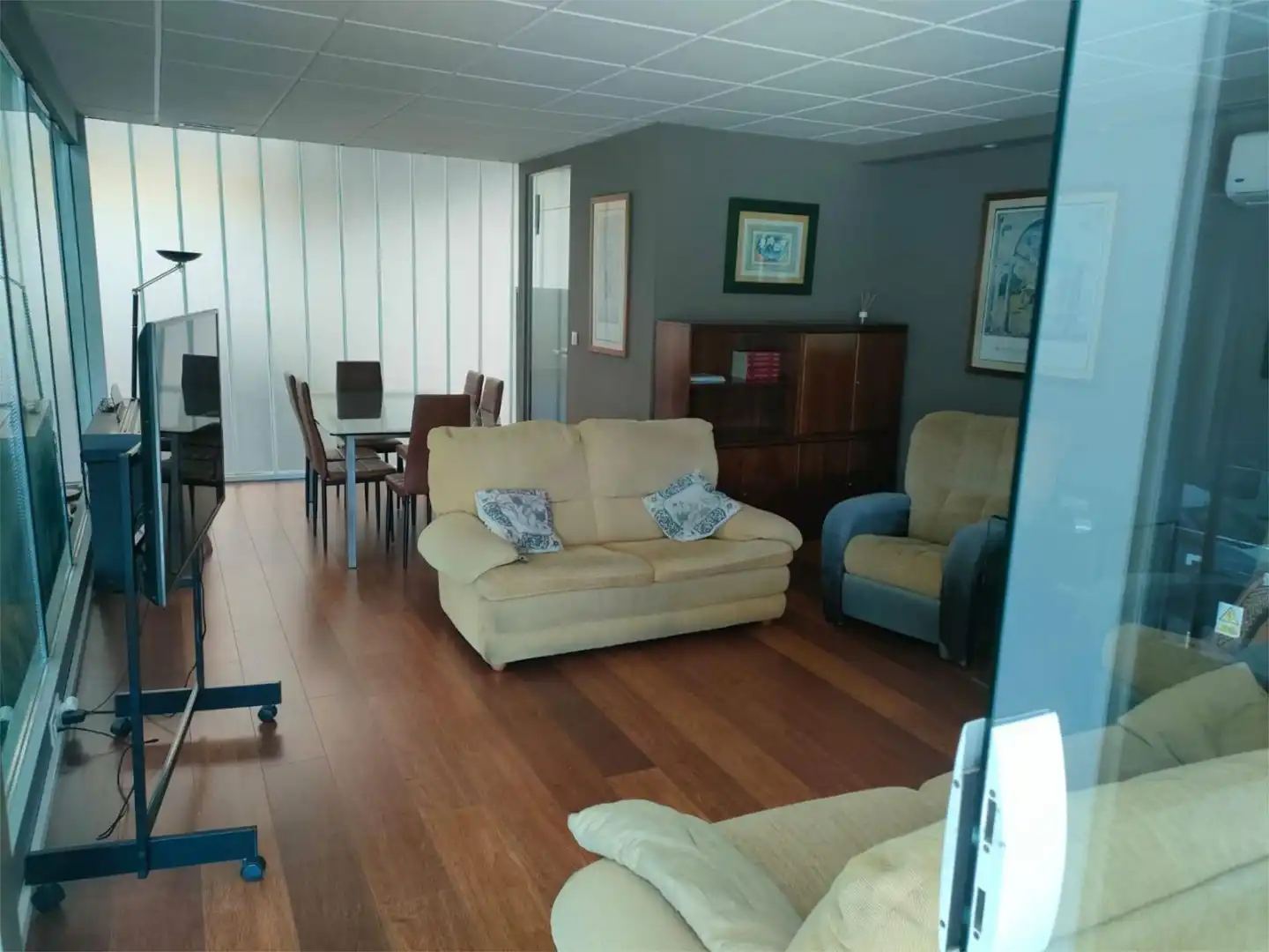 Nau industrial en venda a Ronda de los Olivares, 57, Renfe - Bulevar 1ª y 2ª Fase Sala d'estar de Nau industrial en venda en Jaén amb Aire condicionat, Calefacció i Parquet