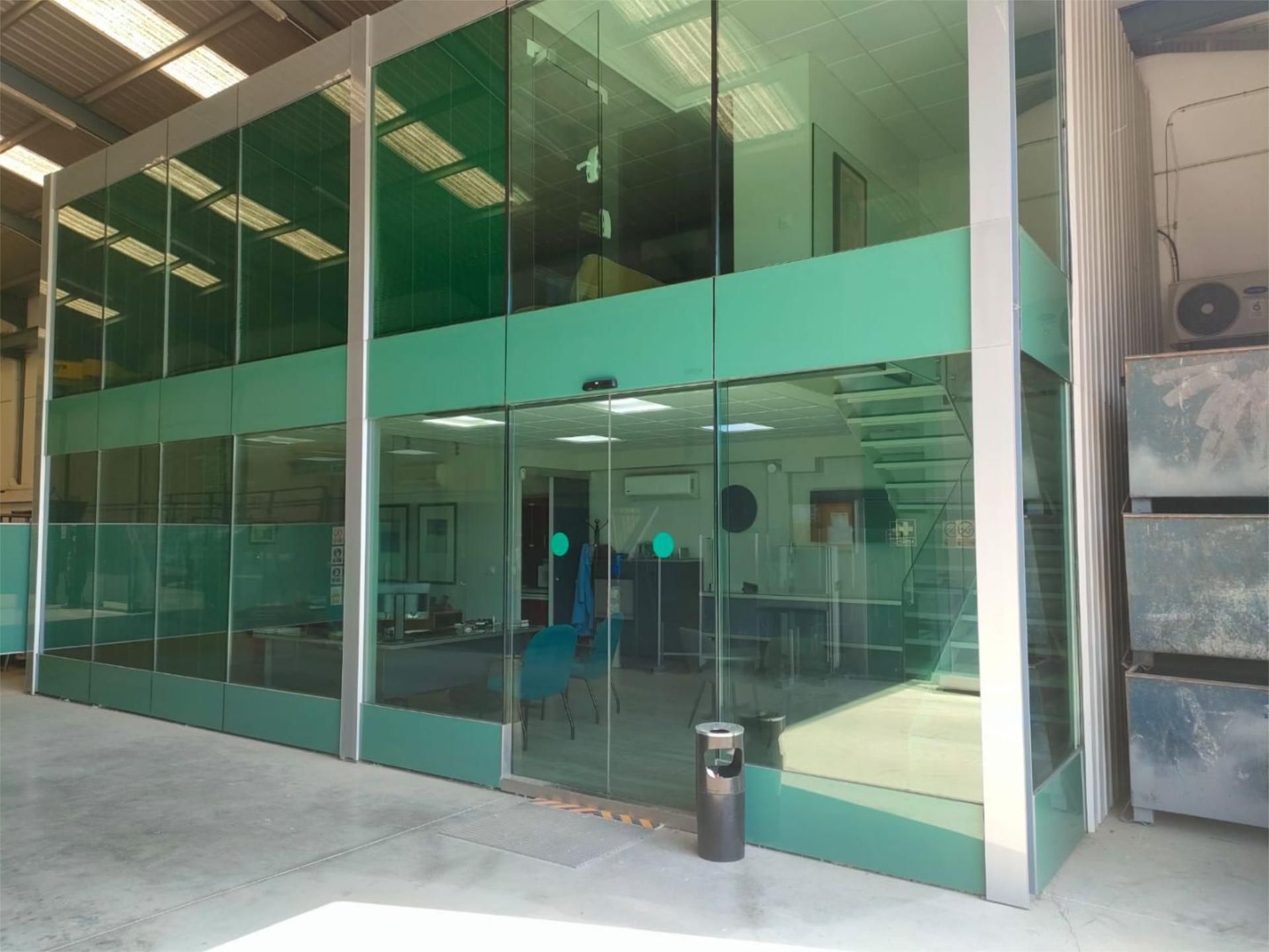 Nave industrial en venta en  Jaén Capital con Aire acondicionado, Calefacción y Parquet