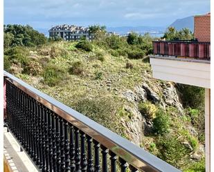 Vista exterior de Pis en venda en Castro-Urdiales amb Terrassa