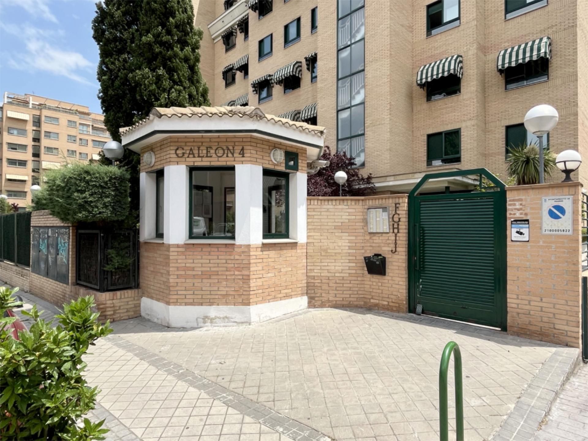 Exterior view of Flat for sale in  Madrid Capital  with Air Conditioner, Heating and Private garden