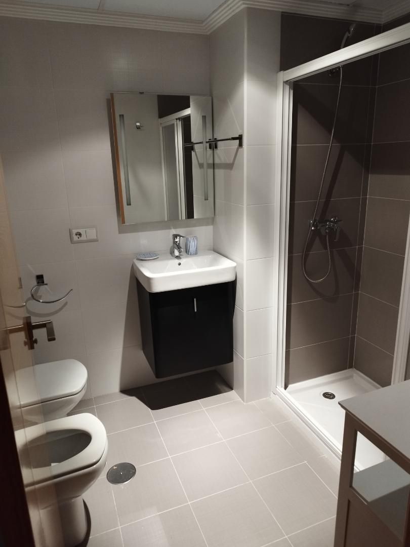 Bathroom of Flat to rent in  Albacete Capital  with Storage room, Balcony and Video intercom