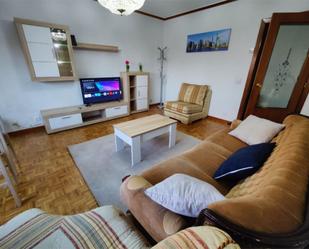 Living room of Flat to share in Villaquilambre  with Heating, Parquet flooring and Terrace