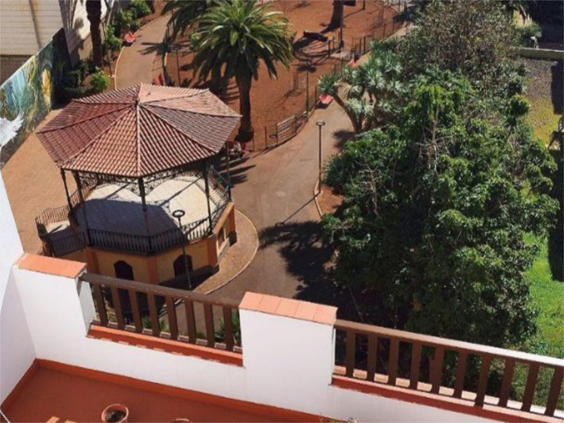 Vista exterior de Pis per a compartir en San Cristóbal de la Laguna amb Parquet, Terrassa i Traster