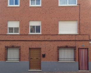 Vista exterior de Casa adosada en venda en El Carpio de Tajo amb Aire condicionat, Jardí privat i Terrassa