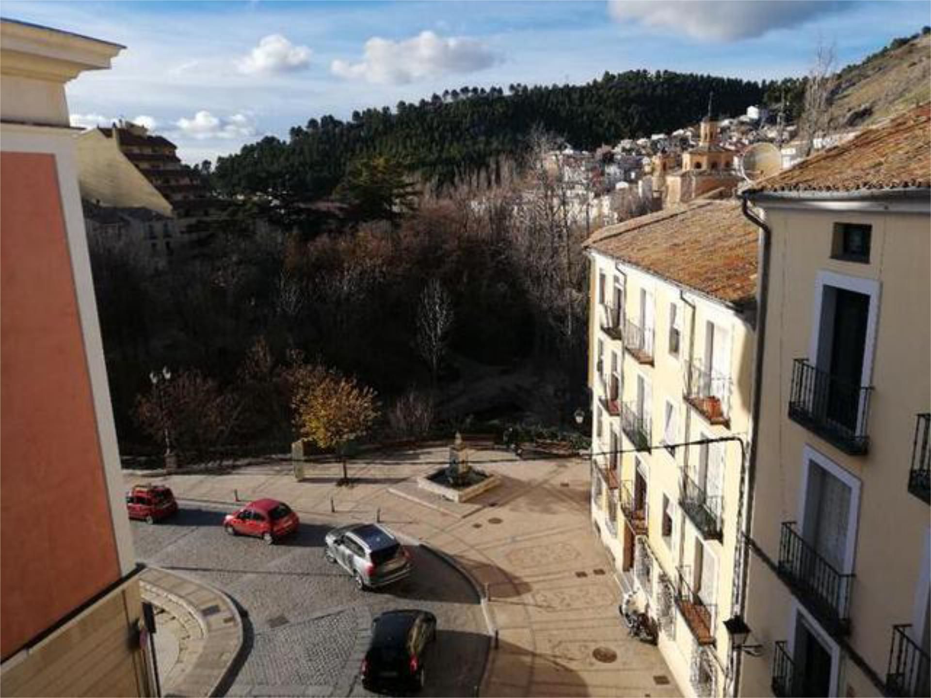 Vista exterior de Apartament de lloguer en Cuenca Capital amb Calefacció, Terrassa i Moblat