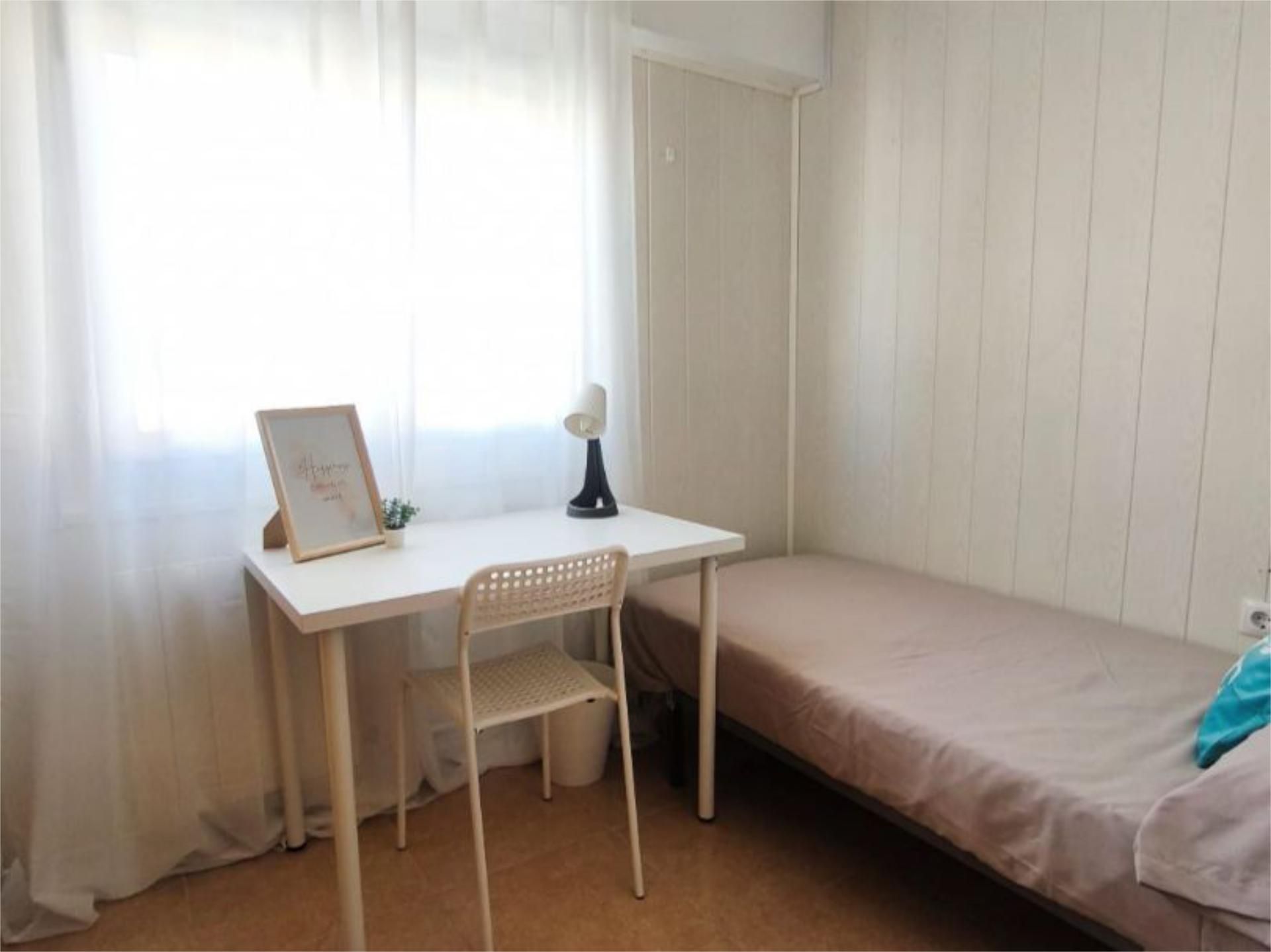 Bedroom of Flat to share in Igualada  with Air Conditioner, Heating and Furnished
