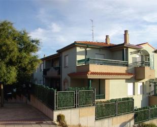 Vista exterior de Pis de lloguer en Salamanca Capital amb Calefacció, Jardí privat i Parquet
