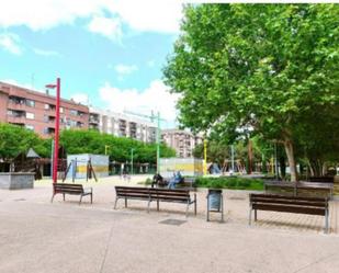 Vista exterior de Pis per a compartir en  Logroño amb Calefacció, Terrassa i Moblat