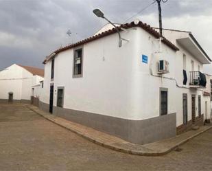 Vista exterior de Casa o xalet en venda en Retamal de Llerena amb Traster i Moblat