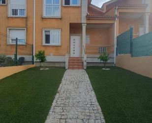 Vista exterior de Casa adosada en venda en O Pereiro de Aguiar  amb Calefacció, Jardí privat i Parquet