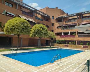 Swimming pool of Flat to share in Yebes  with Heating, Private garden and Parquet flooring