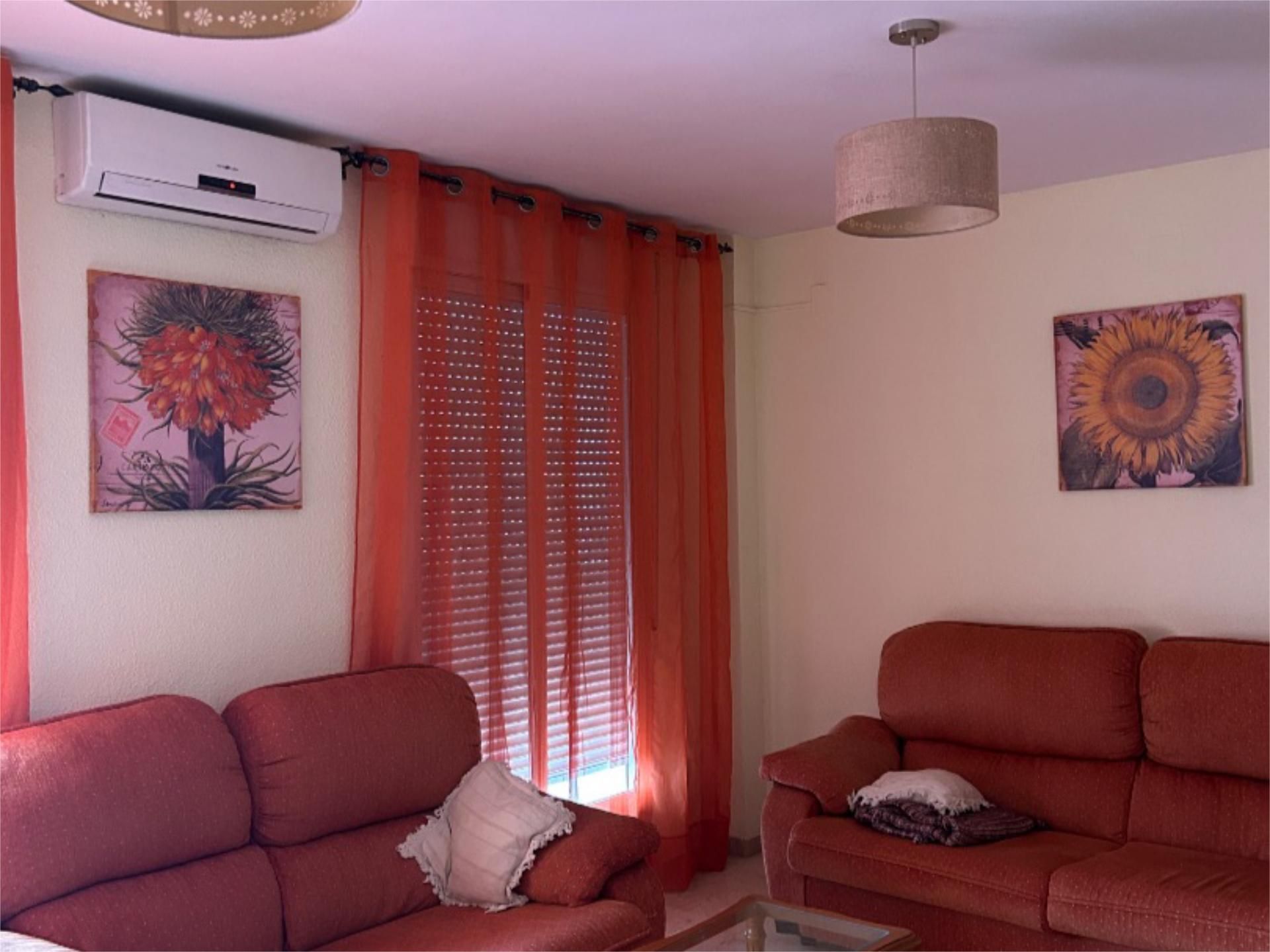 Sala d'estar de Pis de lloguer en Baena amb Aire condicionat, Calefacció i Terrassa