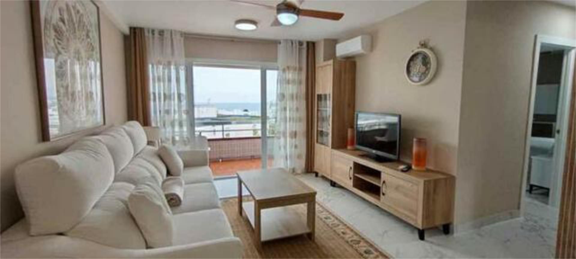 Sala d'estar de Pis de lloguer en Marbella amb Calefacció, Terrassa i Moblat