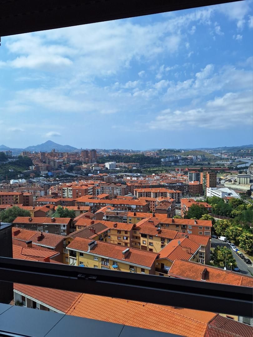 Vista exterior de Pis en venda en Bilbao  amb Aparcament comunitari, Balcó i Videoporter