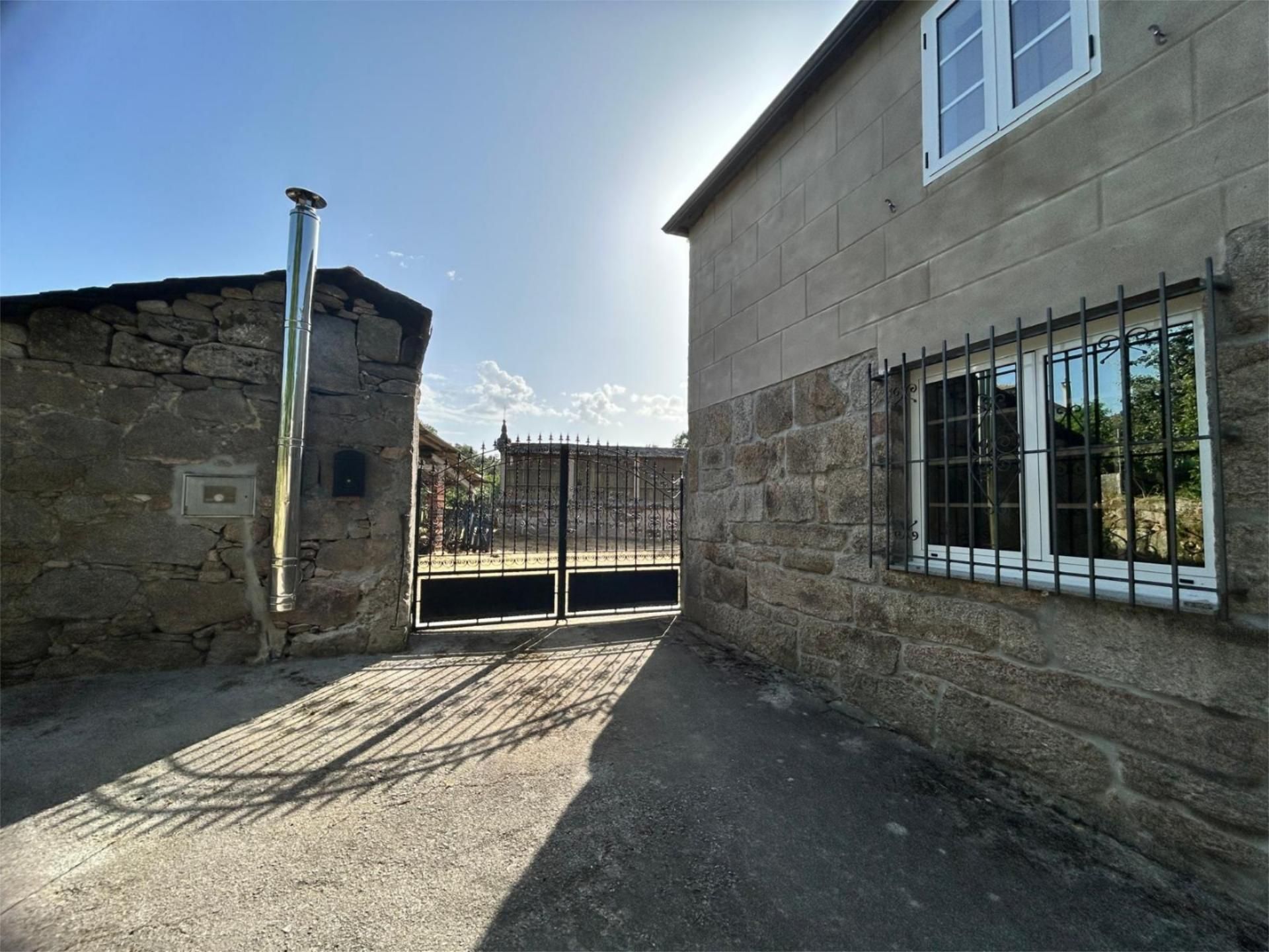 Exterior view of House or chalet to rent in O Páramo   with Heating, Private garden and Parquet flooring