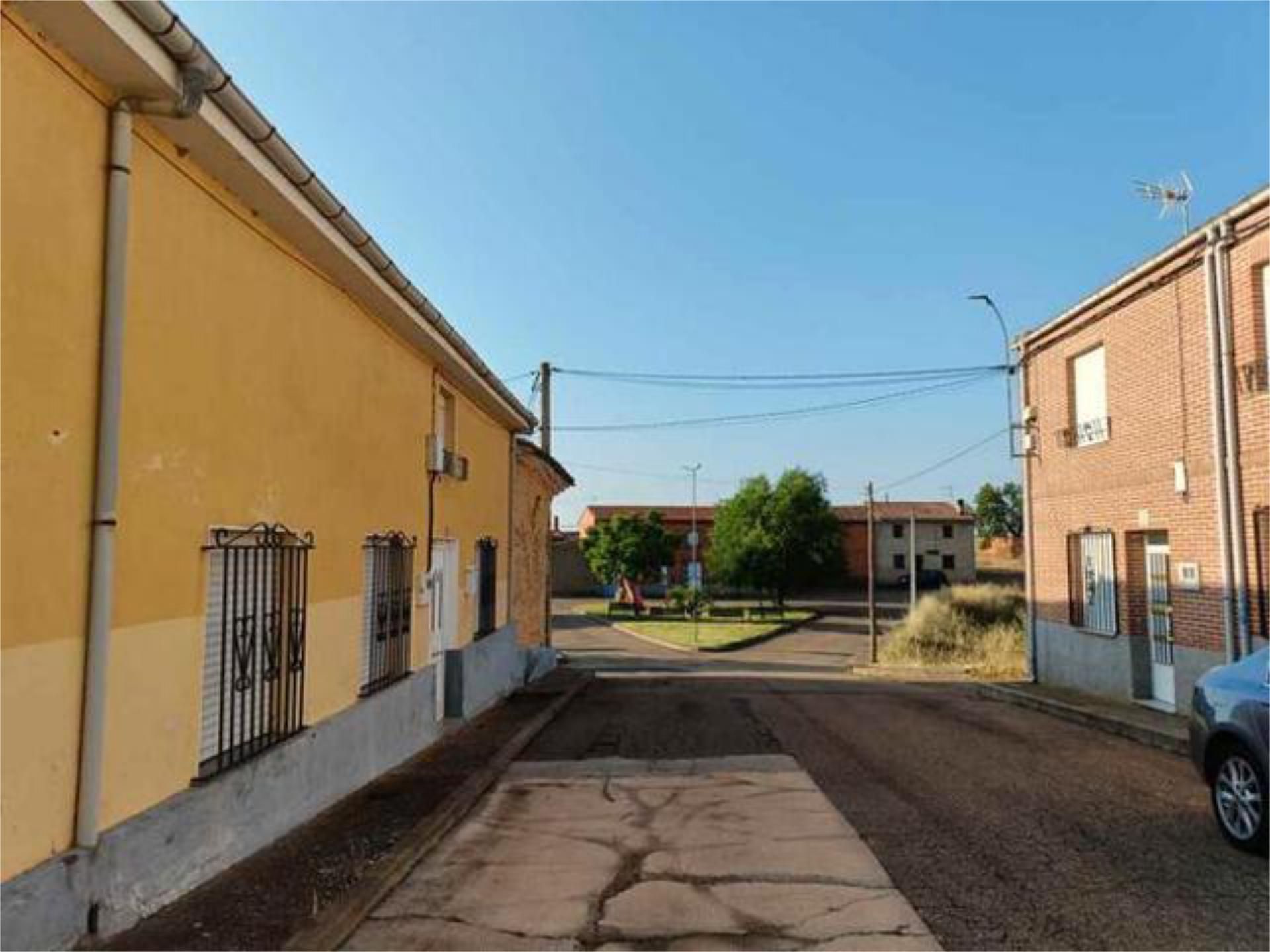 Vista exterior de Casa o chalet en venta en Laguna de Negrillos con Calefacción, Jardín privado y Trastero