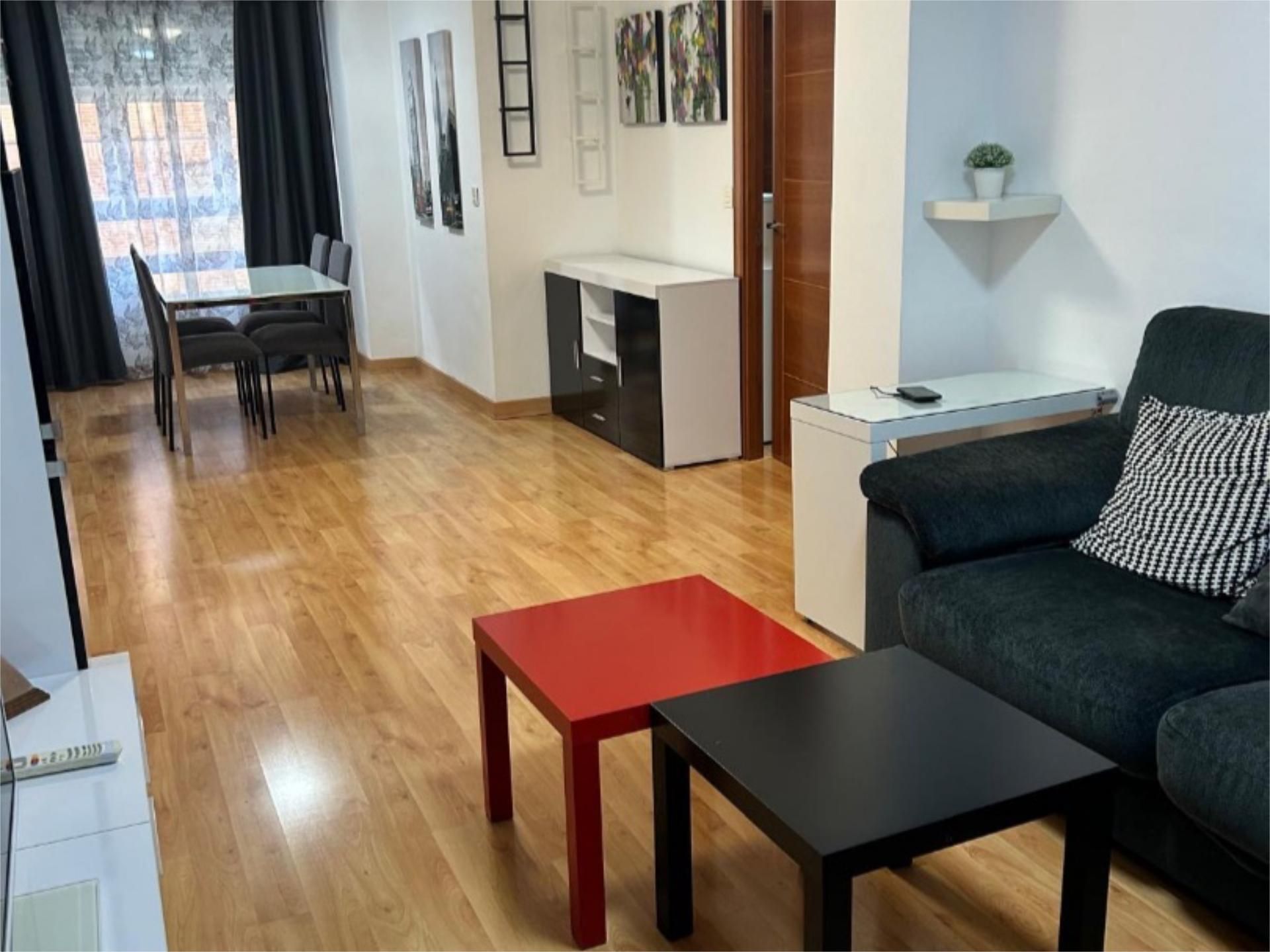 Living room of Flat to rent in  Granada Capital  with Heating, Parquet flooring and Furnished