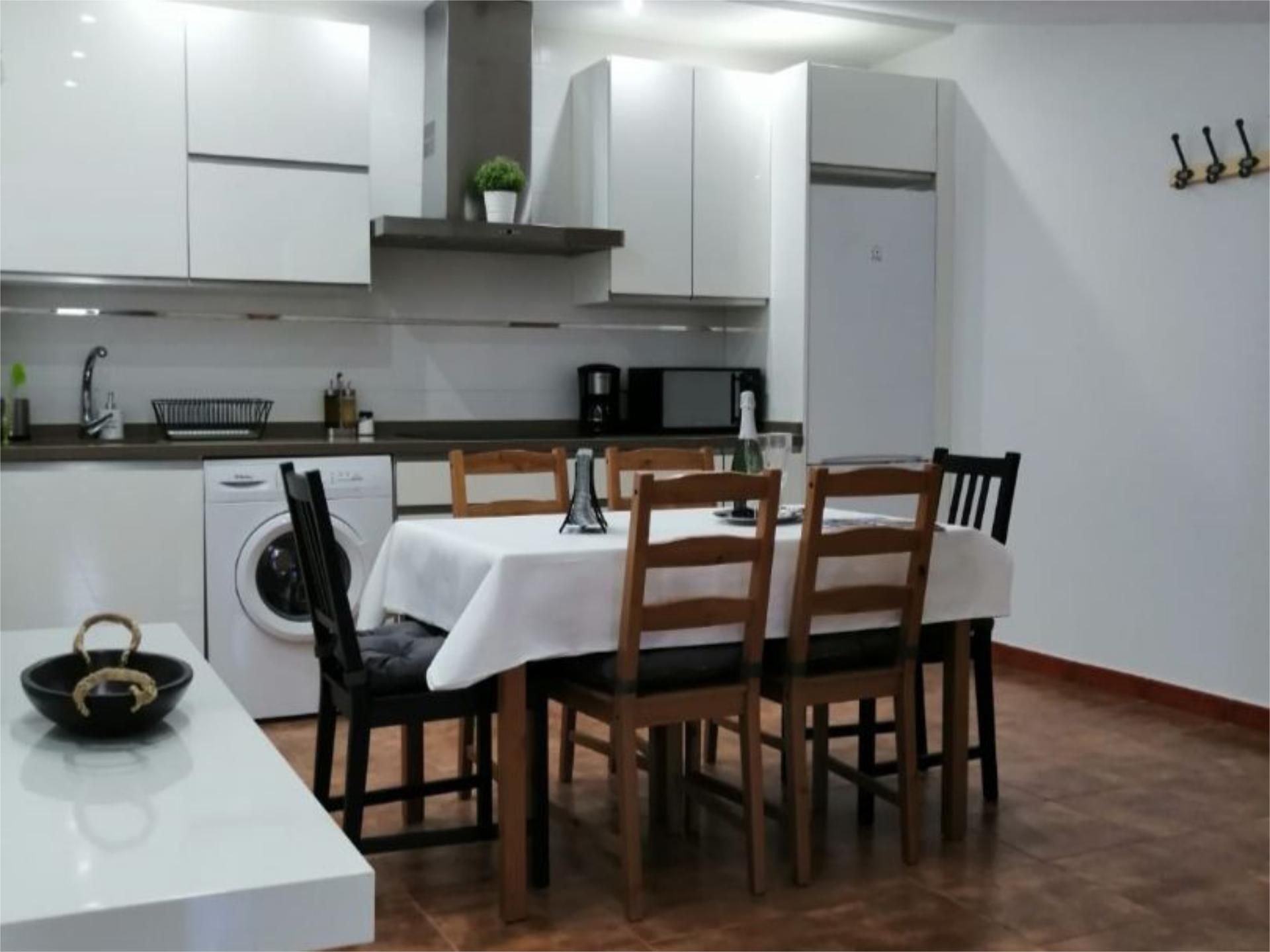 Cuina de Apartament de lloguer en  Córdoba Capital amb Aire condicionat, Jardí privat i Terrassa