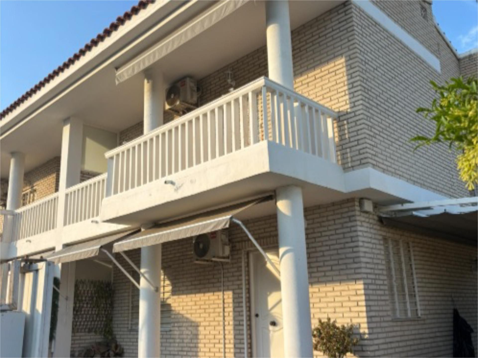 Vista exterior de Casa o xalet en venda en Rincón de la Victoria amb Aire condicionat, Jardí privat i Terrassa
