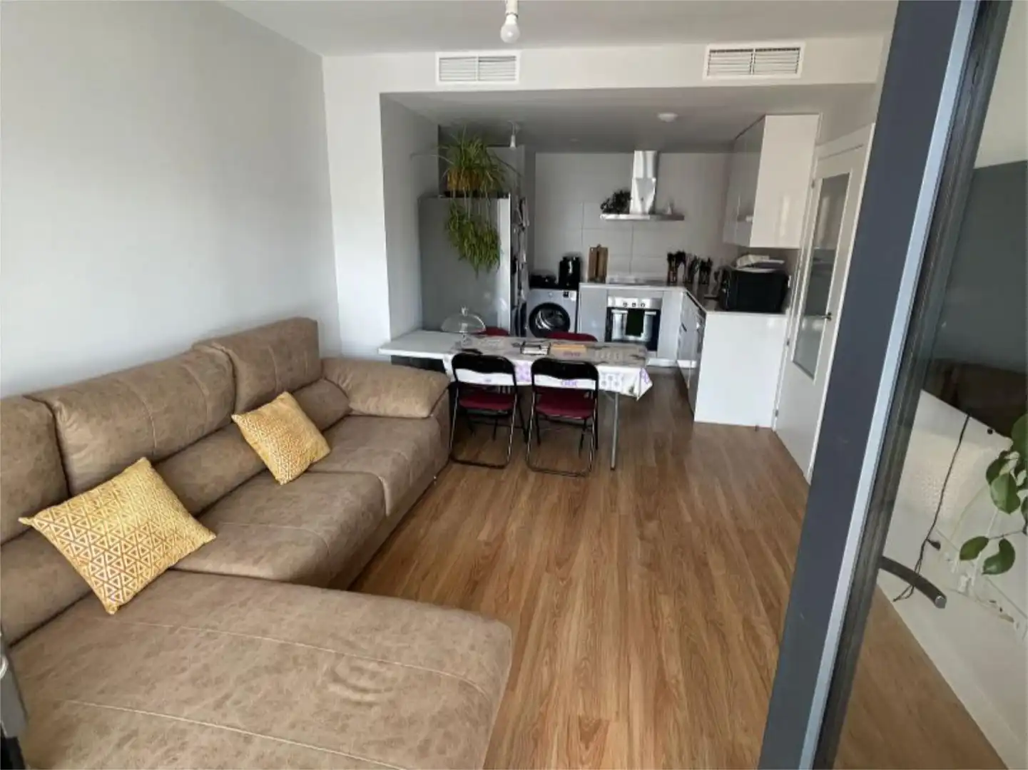 Piso en venta en Calle Estrella Fugaz, 1, Barrio Alto - San Félix Sala de estar de Piso en venta en Almería con Aire acondicionado, Calefacción y Parquet