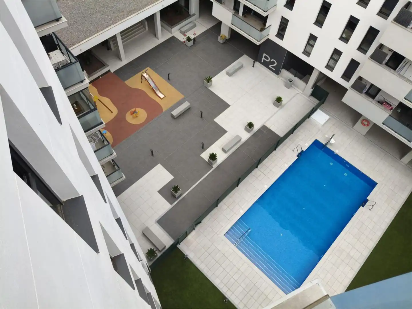 Schwimmbecken von Wohnung zum Verkauf in Almería mit Klimaanlage, Heizung und Parkett