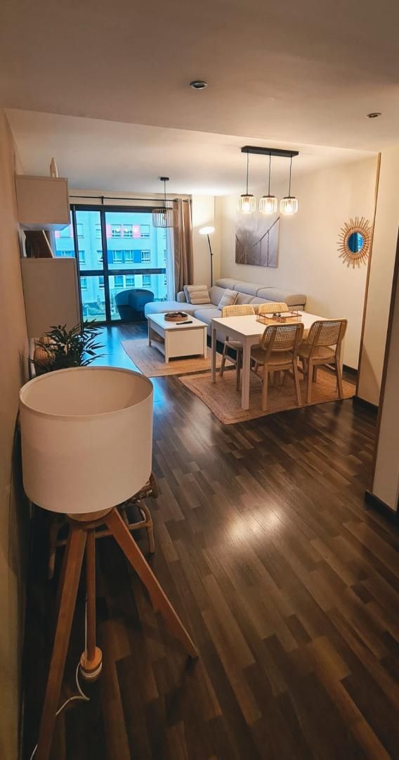 Sala d'estar de Pis en venda en Gijón  amb Terrassa i Piscina