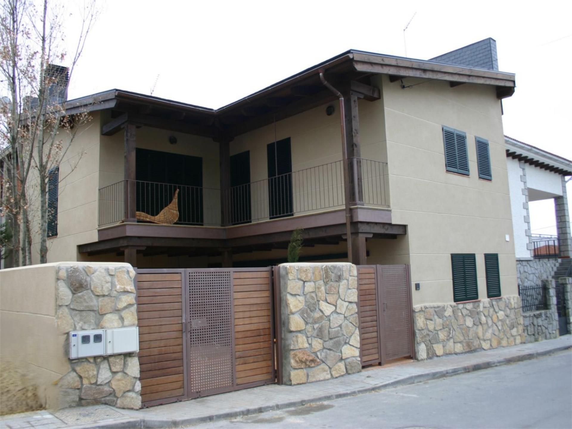 Exterior view of House or chalet for sale in Navalperal de Pinares  with Heating, Private garden and Terrace