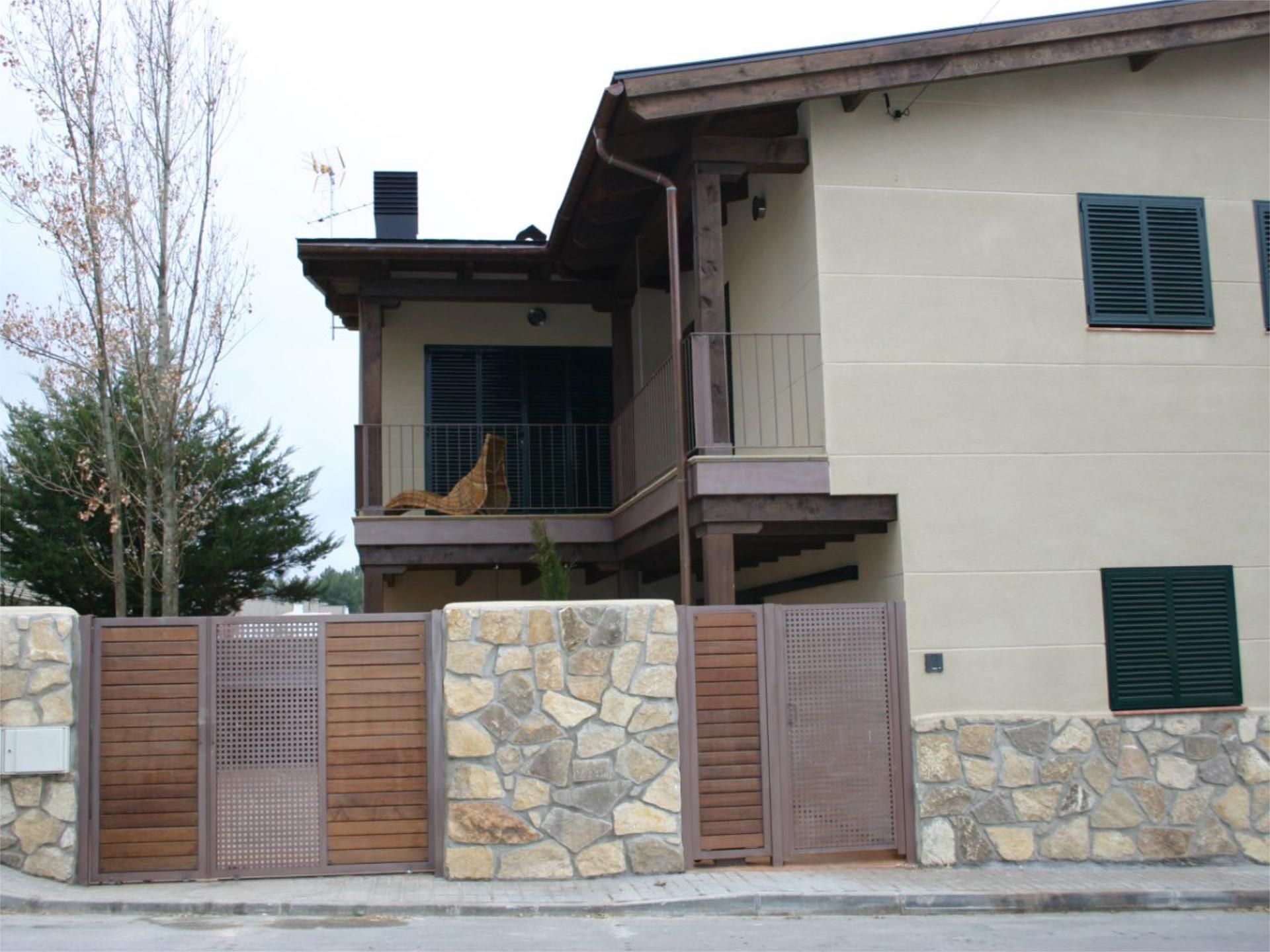 Vista exterior de Casa o chalet en venta en Navalperal de Pinares con Calefacción, Jardín privado y Terraza