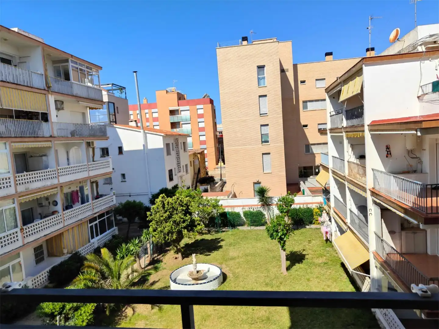 Außenansicht von Wohnung zur Miete in Calafell mit Klimaanlage, Privatgarten und Terrasse